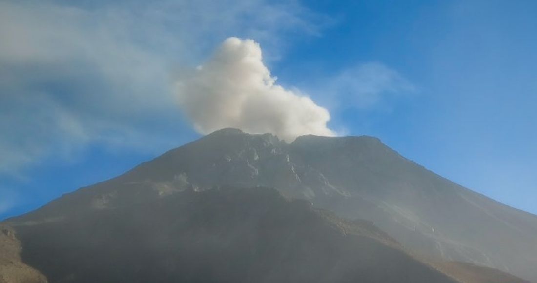 Un volcán del sur andino peruano llamado Ubinas registró una nueva explosión de cenizas el jueves que alcanzó los cuatro mil metros de altura sobre el cráter, indicaron las autoridades.