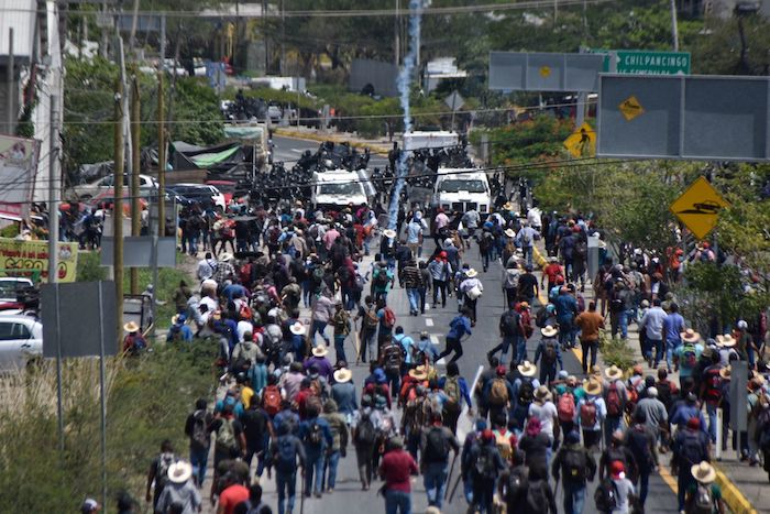 La GN llevó al menos cuatro camiones blindados para reforzar el operativo e impedir que la protesta llegara a la Autopista del Sol.