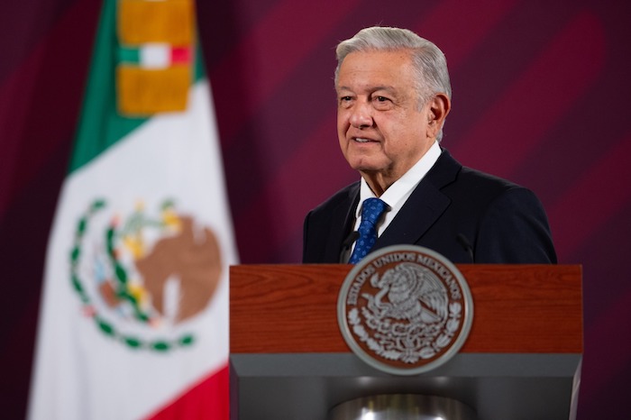 El Presidente Andrés Manuel López Obrador aseguró la mañana de este lunes que quienes quemaron Libros de Texto Gratuitos (LTG) en el municipio de San Cristóbal de las Casas, Chiapas, y las personas que marcharon contra su contenido en Aguascalientes "están en su derecho de manifestarse".