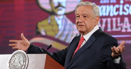 Andrés Manuel López Obrador, Presidente de México, encabezó la conferencia de prensa en Palacio Nacional, donde se trató el tema de los nuevos Libros de Texto de la SEP.