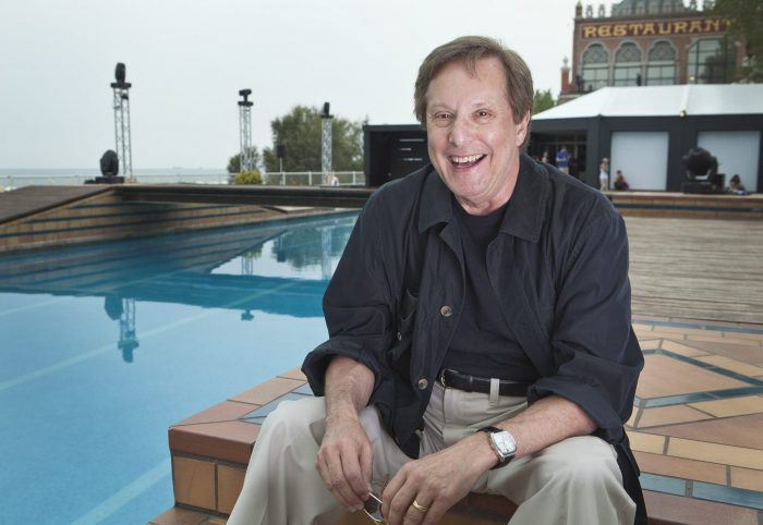 El director William Friedkin posa tras entrevistas de su filme Killer Joe en Venecia, Italia, el 8 de septiembre de 2011.