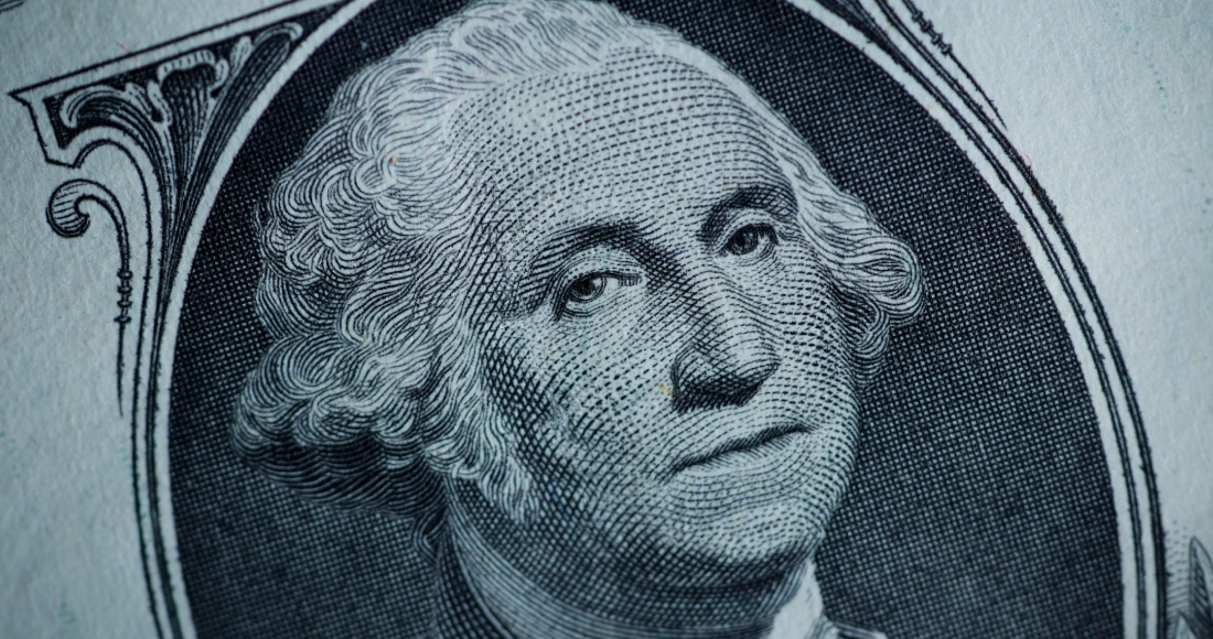 La imagen de George Washington es vista en un billete de a dólar en Marple Township, Pensilvania, el lunes 13 de marzo de 2023.