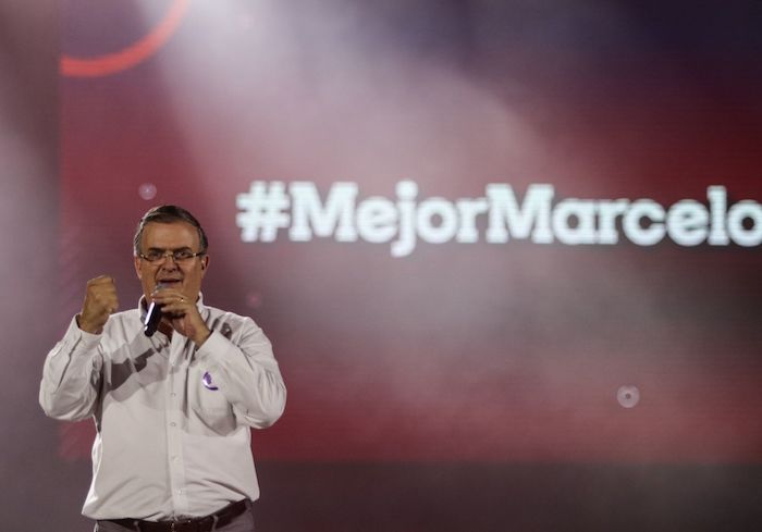 Marcelo Ebrard Casaubón cerró el domingo su gira de asambleas informativas como aspirante a la candidatura de la presidencia por Morena en la Arena Ciudad de México frente a cientos de simpatizantes.