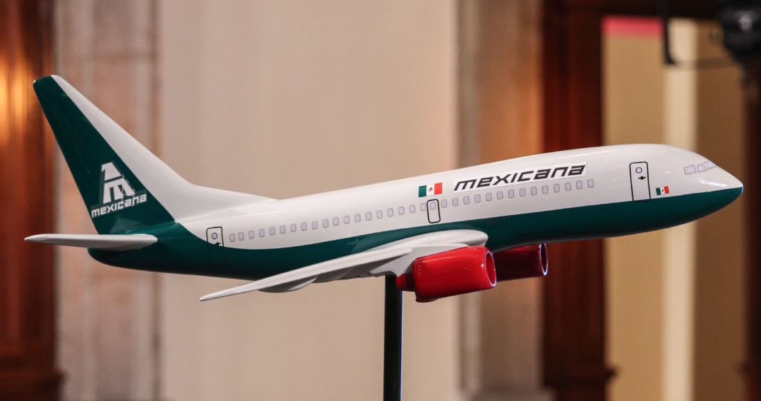 Un avión representativo con el logo de Mexicana de Aviación.