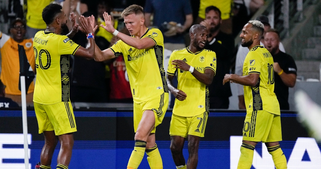 Sam Surridge (2do de izquierda a derecha), del Nashville, festeja con Aníbal Godoy (20), Fafá Picault y Hany Mukhtar (derecha), tras anotar ante Monterrey en la Leagues Cup, el martes 15 de agosto de 2023 Foto: George Walker IV, AP