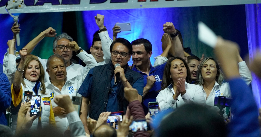 El candidato presidencial Fernando Villavicencio durante su intervención en un acto electoral en un colegio minutos antes de que fuera asesinado a tiros al salir del mismo recinto educativo en Quito, Ecuador, el miércoles 9 de agosto de 2023. Foto: API vía AP