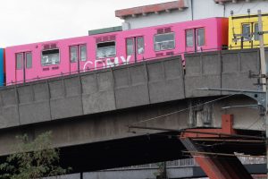 Fotografía del tramo elevado de la Línea 9 del Metro en la estación Pantitlán. Foto: Moisés Pablo, Cuartoscuro.