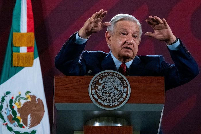 El Presidente Andrés Manuel López Obrador informó que el miércoles o jueves entregará el bastón de mando a quien resulte ganadora o ganador en la contienda interna de Morena.