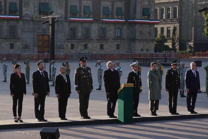 En el acto también estuvieron presentes Martí Batres Guadarrama, Jefe de Gobierno de la Ciudad de México; David Córdova Campos, Comandante de la Guardia Nacional (GN); Laura Velázquez Alzúa, Coordinadora Nacional de Protección Civil; y Carlos Freaner Figueroa, presidente nacional de la Cruz Roja Mexicana.