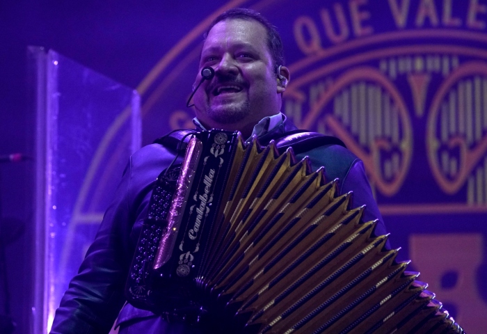 Beto Zapata, cantante de la banda mexicana Pesado, durante su concierto en el segundo día del festival Arre en la Ciudad de México el 10 de septiembre de 2023. Foto: Fernando Llano, AP