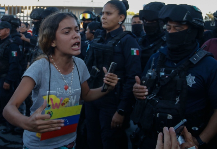 Autoridades municipales de Ciudades Juárez desalojaron el campamento de migrantes instalado entre la alcaldía y la estación del INM, cerrada tras incendio dónde murieron 40 migrantes el pasado 27 de marzo. Fot