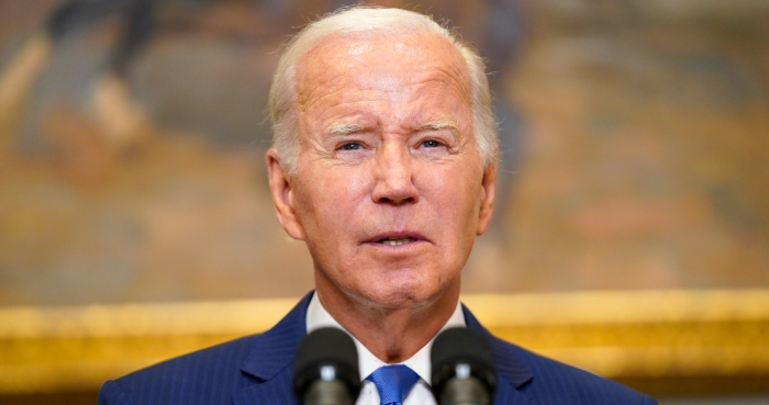 El Presidente Joe Biden habla de las tareas de recuperación luego de los incendios en Maui y el huracán Idalia en la Casa Blanca, 30 de agosto de 2023. La Casa Blanca dijo el jueves que el Congreso debería aprobar una medida de financiación a corto plazo para garantizar que el gobierno siga funcionando tras el fin del año fiscal el 30 de setiembre. Foto: Evan Vucci, AP