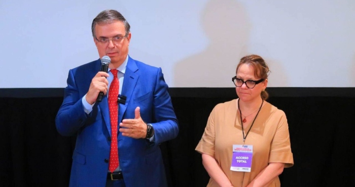 Marcelo Ebrard y Martha Delgado.