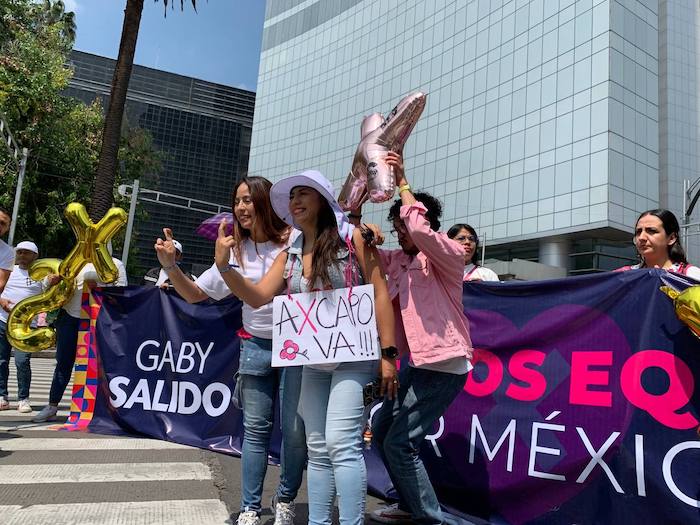 Más simpatizantes de Xóchitl Gálvez en las inmediaciones del Ángel de la Independencia.