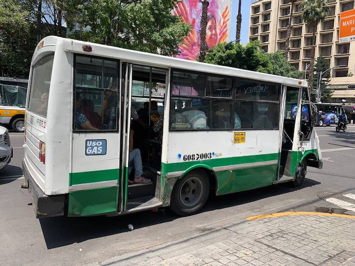 Unidades de transporte fueron utilizadas para movilizar a simpatizantes del PRD.