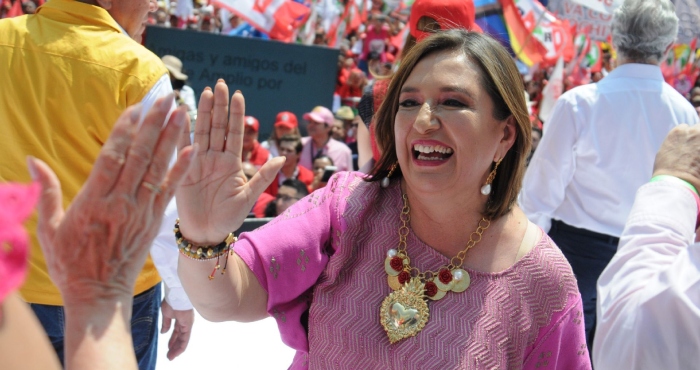 La Senadora Xóchitl Gálvez en la recepción de su constancia desde el Ángel de la Independencia.