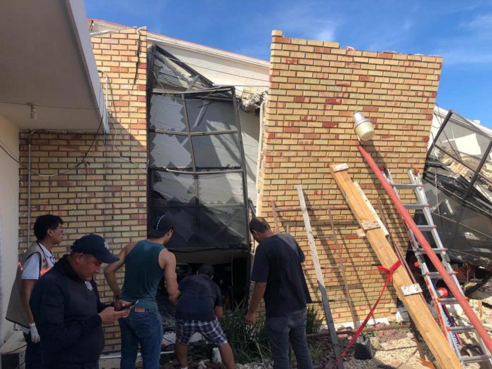 El techo de una iglesia de Ciudad Madero, Tamaulipas, colapsó este domingo durante la celebración de un bautizo.