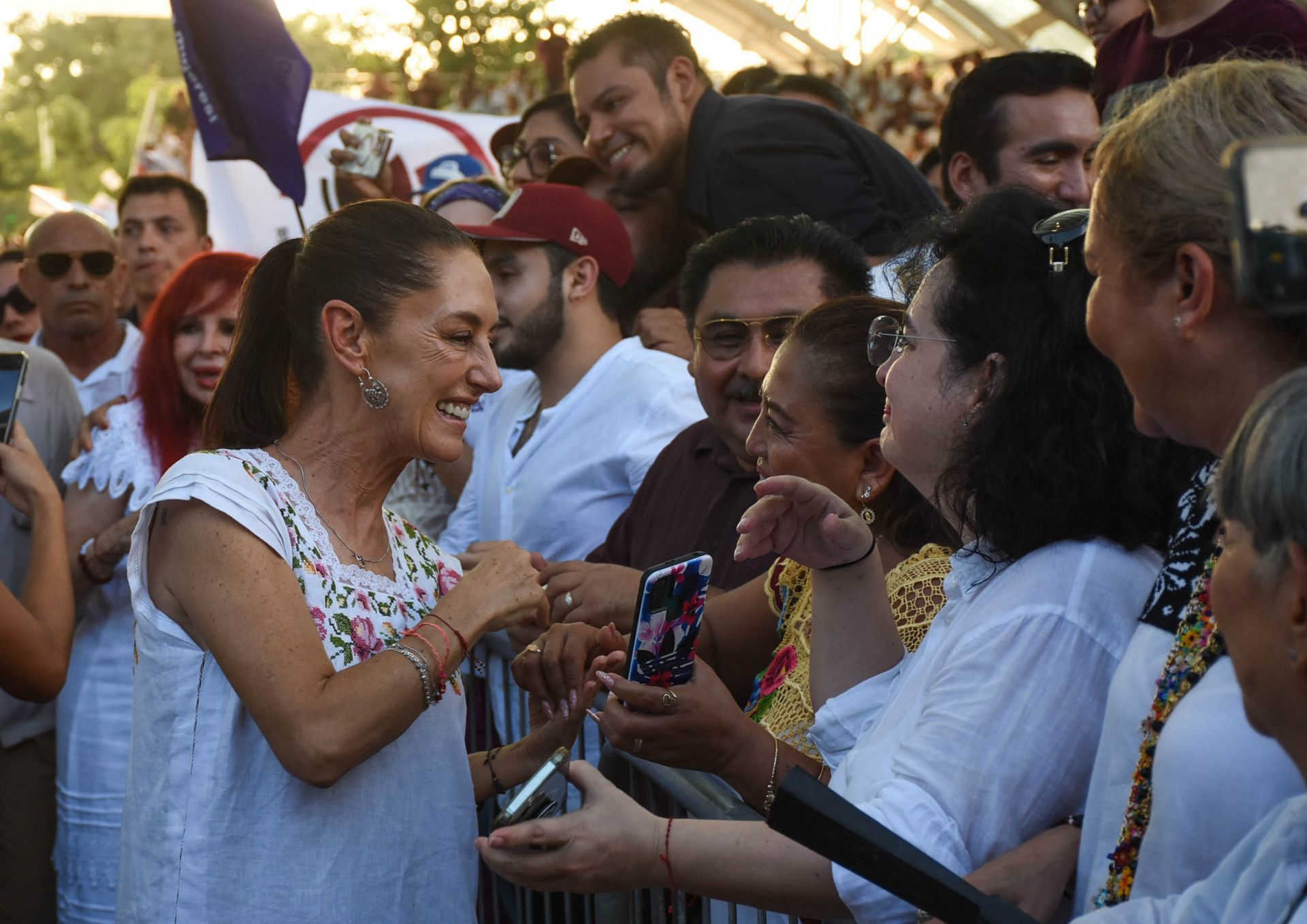 La Coordinadora Nacional de la Cuarta Transformación Claudia Sheinbaum acompañada de Mario Delgado, presidente Nacional de Morena, visitó Campeche para realizar la firma del acuerdo de unidad para la transformación, evento que se realizó en la Concha Acústica de la ciudad. Foto: Michael Balam, Cuartoscuro