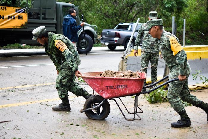 El Ejército mexicano aplica el Plan DN-III en la región azotada por el huracán "Otis".