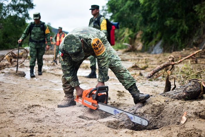 El municipio de Acapulco de Juárez, en Guerrero, enfrente fuertes dificultades de movilidad debido a la obstrucción de vías y carreteras.