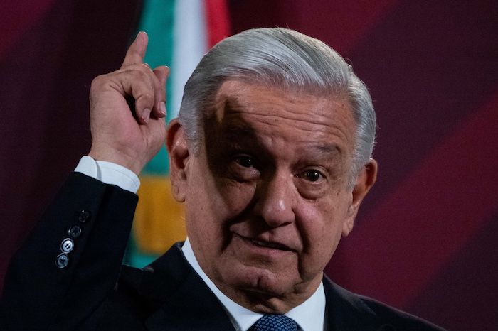 El Presidente Andrés Manuel López Obrador eliminó la posdata en la que recomendaba a las y los conservadores no ver su conferencia de prensa matutina, con lo que acató la orden que emitió el Instituto Nacional Electoral (INE) desde el pasado 3 de octubre.