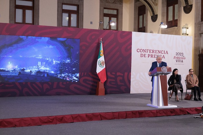 El Presidente Andrés Manuel López Obrador se comprometió a poner de pie a Acapulco para Navidad.