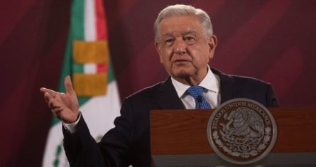 El Presidente Andrés Manuel López Obrador en conferencia.