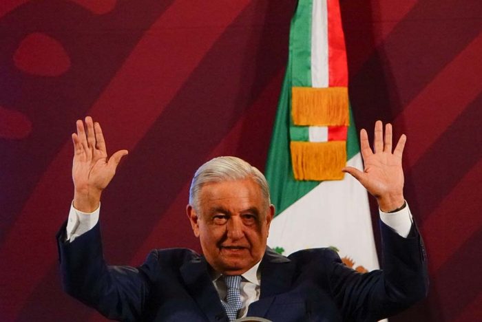 El Presidente Andrés Manuel López Obrador ha dicho que en las elecciones de 2024, las y los mexicanos deben votar para darle mayoría absoluta a la izquierda para un "Plan C", que es reformar al Poder Judicial.