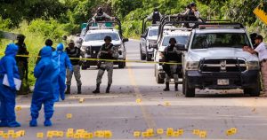 El Presidente Andrés Manuel López Obrador lamentó la mañana de este martes el asesinato de 13 policías en Coyuca de Benítez, Guerrero, y dio a conocer que fueron desplegados 300 elementos de la Guardia Nacional (GN) para brindar apoyo en la zona.