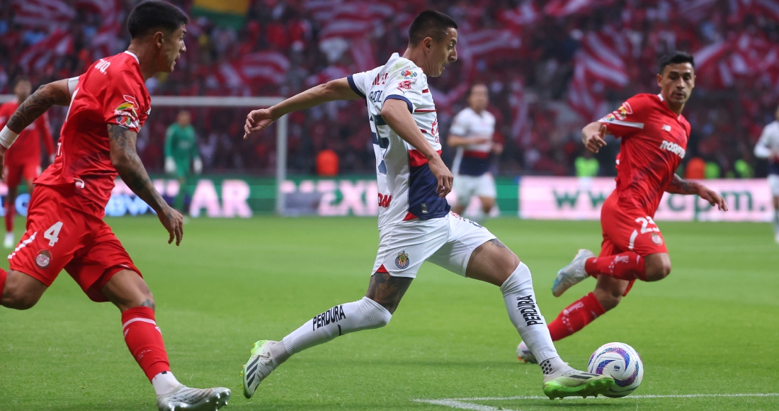 Chivas contra Toluca en el Apertura de México. Foto: Twitter @Chivas