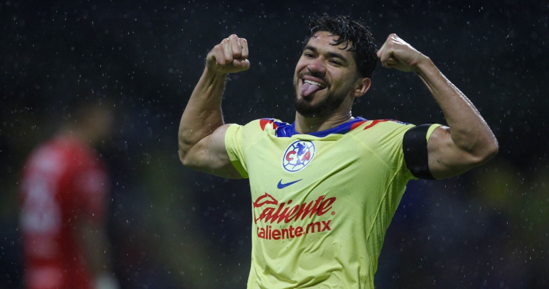 El capitán del América Henry Martín festeja la primera anotación del encuentro durante el partido de futbol América vs Pachuca, correspondiente a la jornada 11 del Torneo Apertura 2023 de Liga BBVA Mx, en el Estadio Azteca.