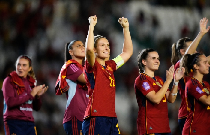 Las jugadoras de la selección española festejan tras la victoria 5-0 ante Suiza, en el partido de la Liga de Naciones femenina, el martes 26 de septiembre de 2023, en Córdoba. 