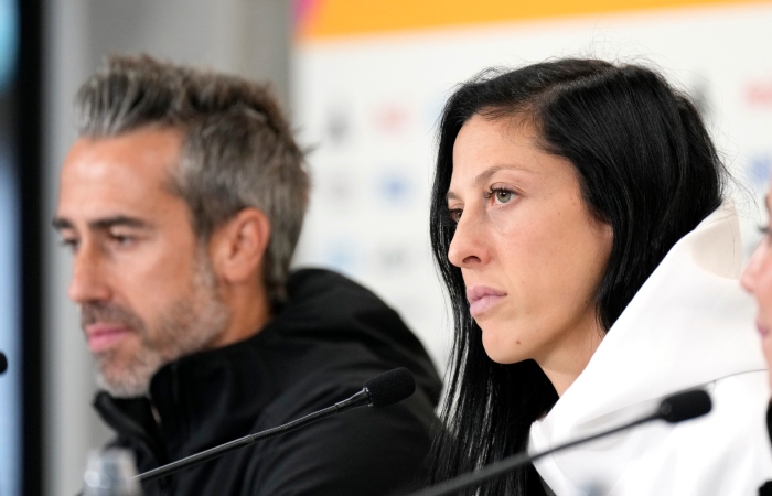 La delantera española Jenni Hermoso (derecha) y el técnico Jorge Vilda, durante una rueda de prensa en el Mundial femenino, el lunes 14 de agosto de 2023. 