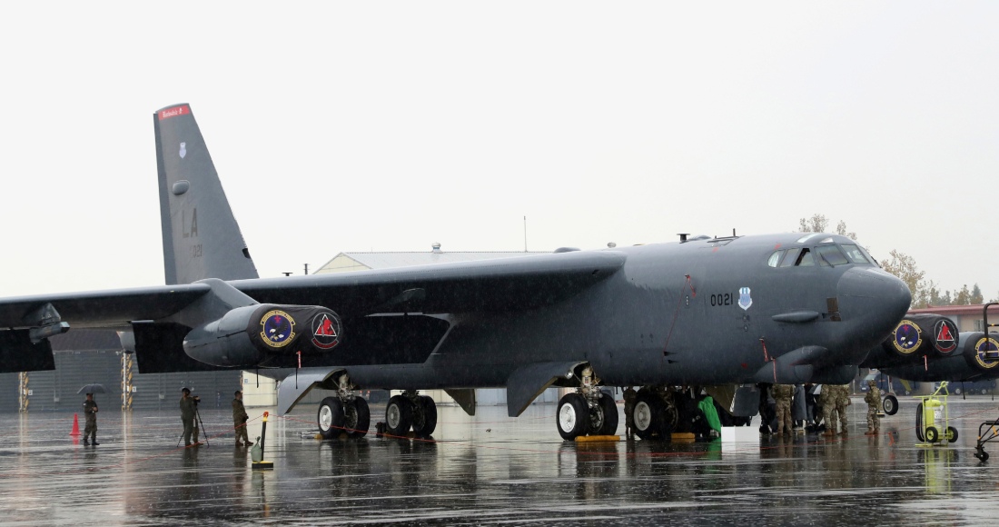 Un bombardero estadounidense B-52 en una base aérea en Cheongju, Surcorea, el 19 de octubre de 2023.