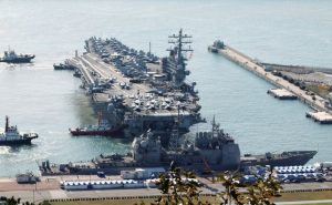 El portaaviones nuclear estadounidense USS Ronald Reagan, el jueves 12 de octubre de 2023, a su llegada a Busan, Corea del Sur.