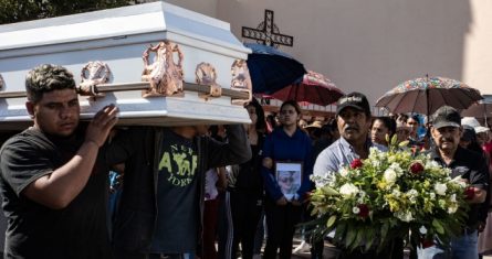 Velrorío, sepelio y entierro por parte de familiares, amigos y vecinos de la comunidad de Malpaso, quienes despidieron a Oscar Ernesto Álvarado, Diego Rodríguez Vidales y Jesús Manuel Rodríguez, tres de los sies jovenes desaparecidos el 24 de septiembre y localizados sin vida el 27 de septiembre.