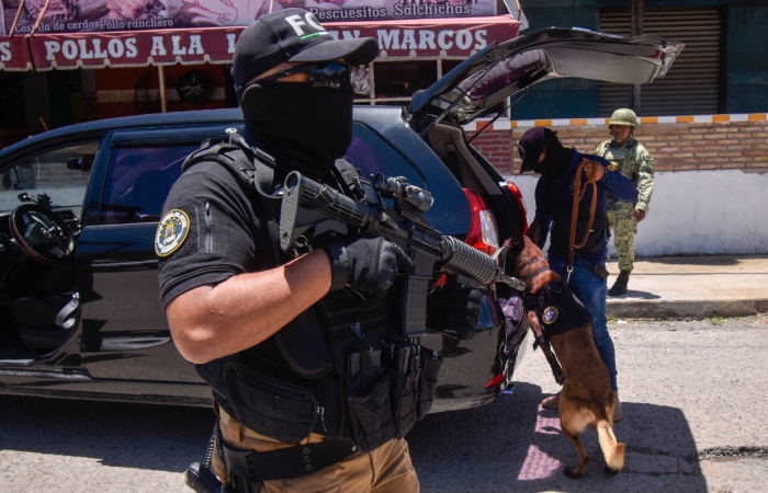 Autoridades policiacas, militares y de tránsito durante operativos en Chilpancingo, Guerrero, en julio de 2023, como parte de las acciones para evitar que se sigan registrando hechos de violencia e inseguridad en la zona centro del estado. Imagen Ilustrativa.