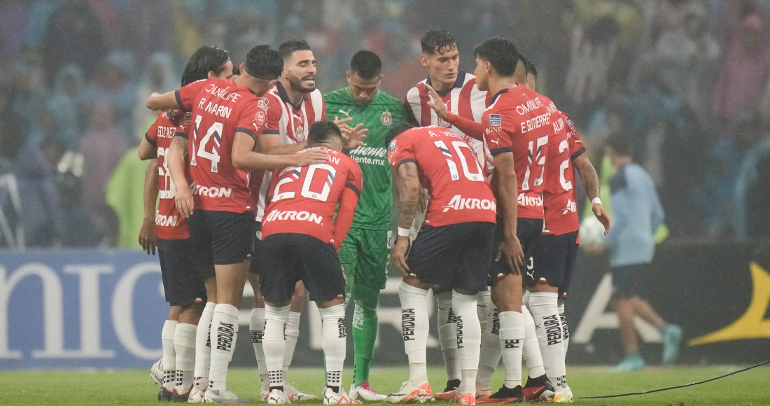 Los jugadores del Guadalajara previo al partido contra el América en la Liga MX, el sábado 16 de septiembre de 2023, en Ciudad de México.