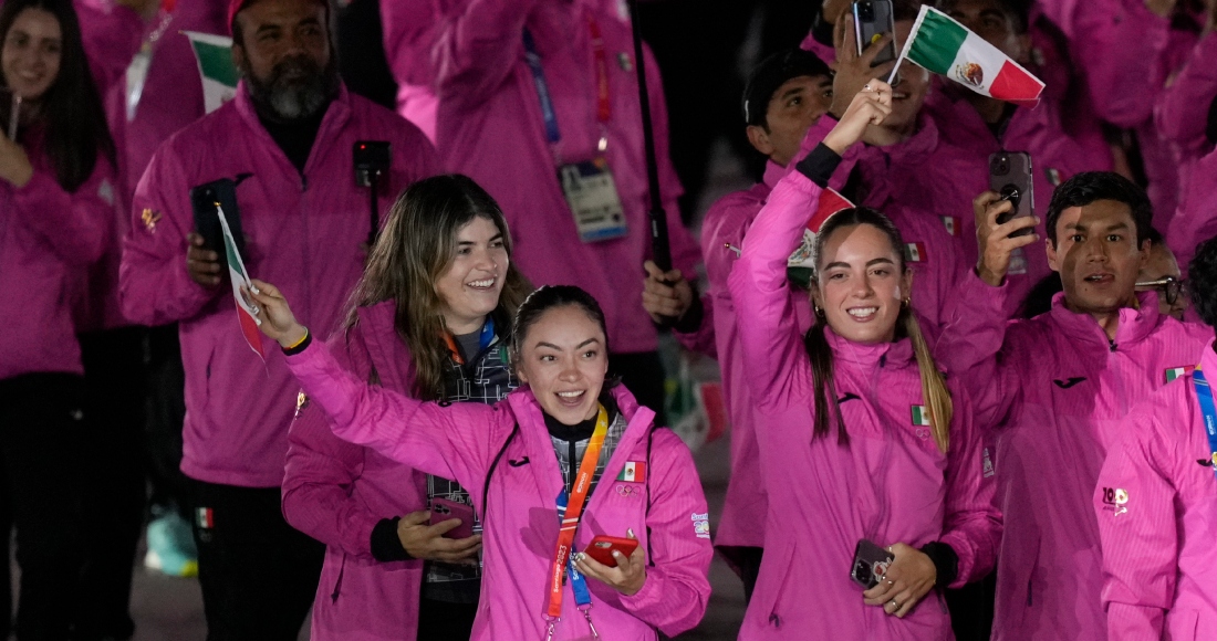 La delegación de México durante la ceremonia de inauguración de los Juegos Panamericanos en Santiago, Chile, el viernes 20 de octubre de 2023.