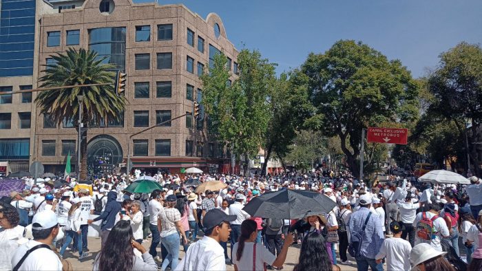 El Sindicato de Trabajadores del Poder Judicial de la Federación (STPJF) –que inició desde el 17 de octubre un paro de labores que culminará el 24 de octubre– convocó este domingo a una marcha del Monumento a la Revolución al Zócalo.