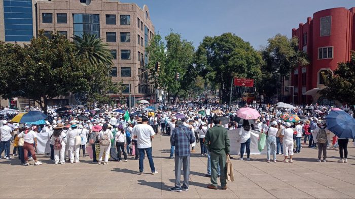 Las movilizaciones en contra de la extinción de los fideicomisos del Poder Judicial de la Federación (PJF) cotinuaron hoy en las calles de diversas ciudades del país, como en la capital de la República. 