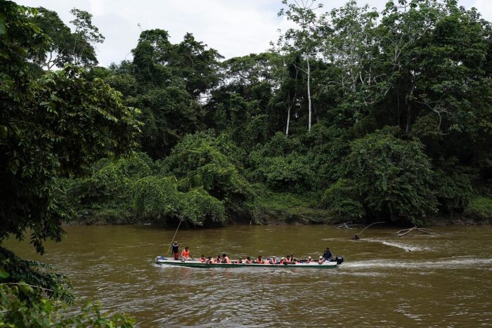 Migrantes que se encaminan hacia el norte arriban a Lajas Blancas, provincia del Darién, Panamá, el viernes 6 de octubre de 2023, tras caminar a través del Tapón del Darién desde Colombia.