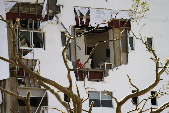 Paredes parcialmente destruidas de un hotel, dos días después del paso del devastador huracán "Otis", de categoría 5, en Acapulco, México, el viernes 27 de octubre de 2023.