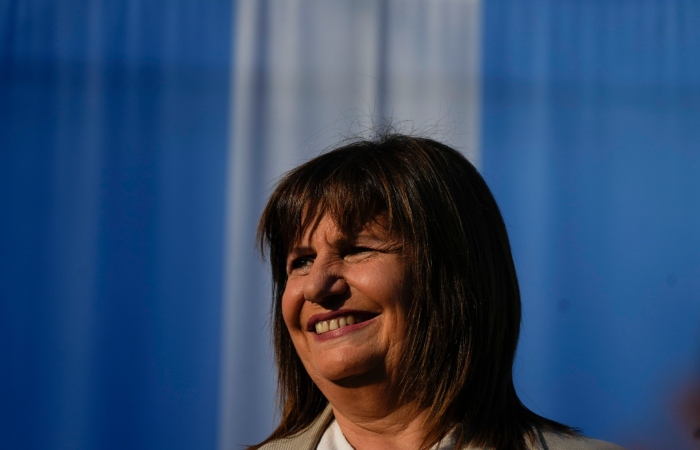 La candidata presidencial de Juntos por el Cambio, Patricia Bullrich, sonríe durante un mitin de campaña en Buenos Aires, Argentina, el 16 de octubre de 2023. 