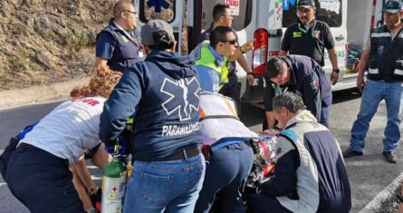 La Coordinación Estatal de Protección Civil (CEPC) y cuerpos de emergencia, apoyan en las labores de rescate del cuerpo de uno de los pilotos de la Carrera Panamericana 2023 que falleció durante el recorrido a la altura de Armadillo de los Infante