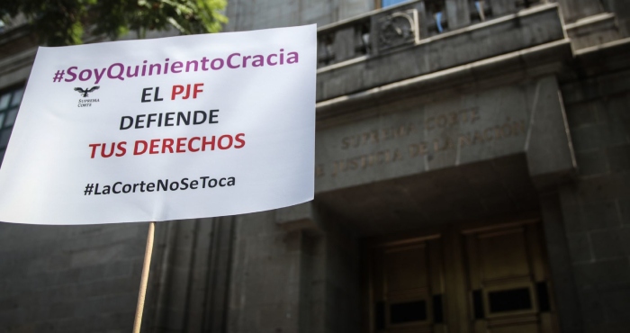 Protesta del PJF en el Zócalo de la Ciudad de México.