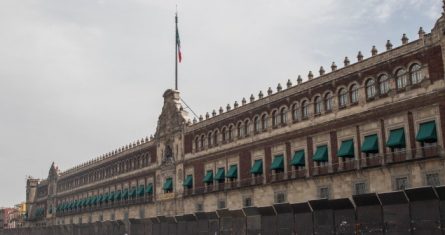 Vallas en Palacio Nacional.