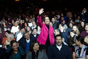 Claudia Sheinbaum, candidata a la presidencia por Morena, durante el estreno del documental "Claudia. El Documental", dirigido por su hijo Rodrigo Imaz Alarcón. El acto se realizó en el Teatro Metropólitan de la CdMx.