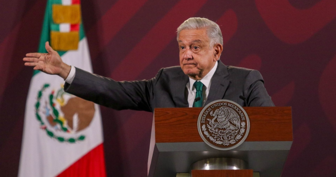 El Presidente Andrés Manuel López Obrador anunció la mañana de este lunes que alcanzó un acuerdo con empresarios para lograr que 35 hoteles afectados por el paso del huracán "Otis" en Acapulco, Guerrero, vuelvan a funcionar en su totalidad para marzo-abril de 2024, ya que sigue en pie la realización del Tianguis Turístico en dicha sede.