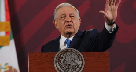 Andrés Manuel López Obrador respondió a las críticas sobre la cercanía que existe con las candidatas que conforman la terna para ocupar el cargo de Ministra de la Suprema Corte de Justicia de la Nación. Foto: Daniel Augusto, Cuartoscuro.